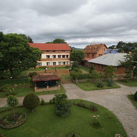 Lovasoa 4C Hotel Antsirabe Ngoại thất bức ảnh