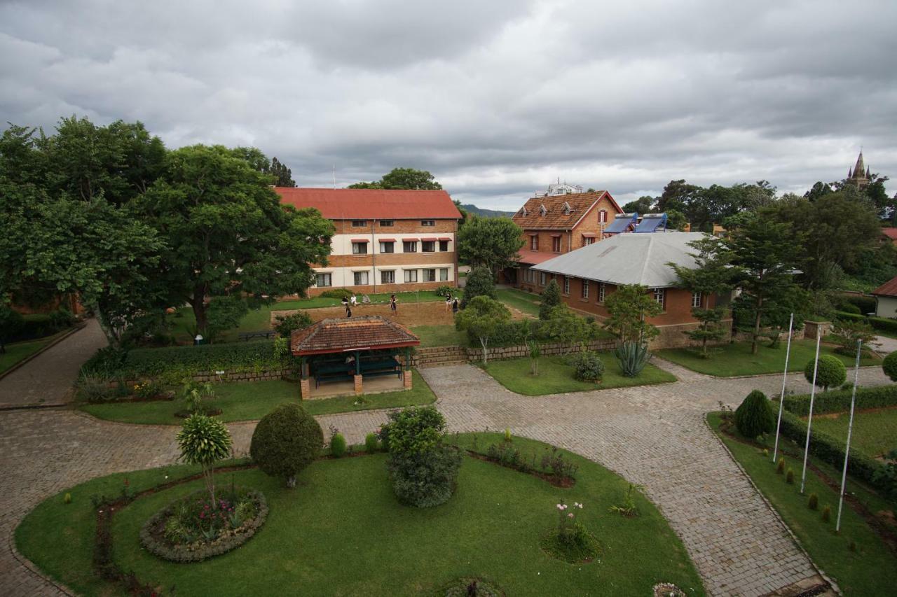 Lovasoa 4C Hotel Antsirabe Ngoại thất bức ảnh