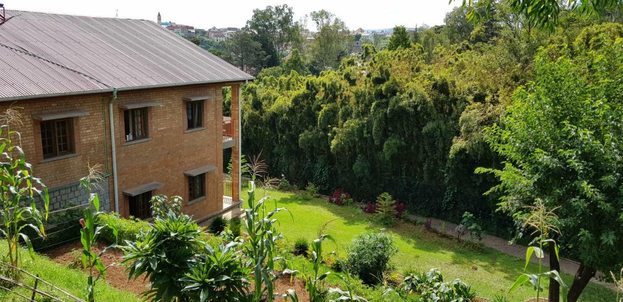 Lovasoa 4C Hotel Antsirabe Ngoại thất bức ảnh