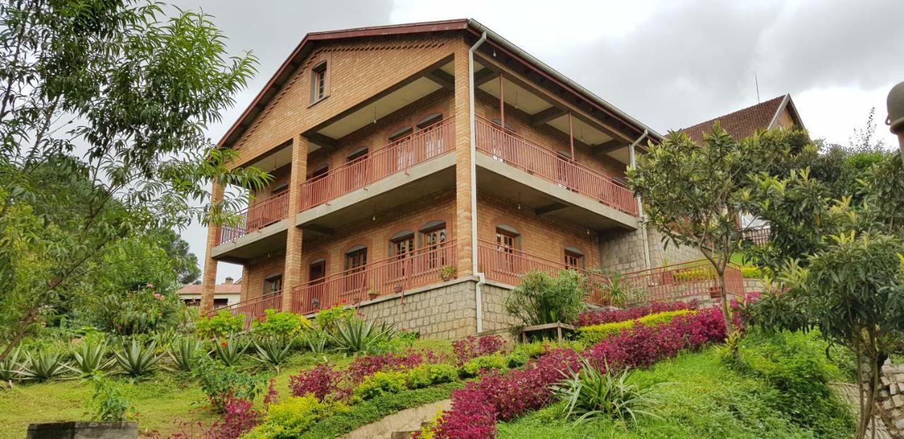 Lovasoa 4C Hotel Antsirabe Ngoại thất bức ảnh