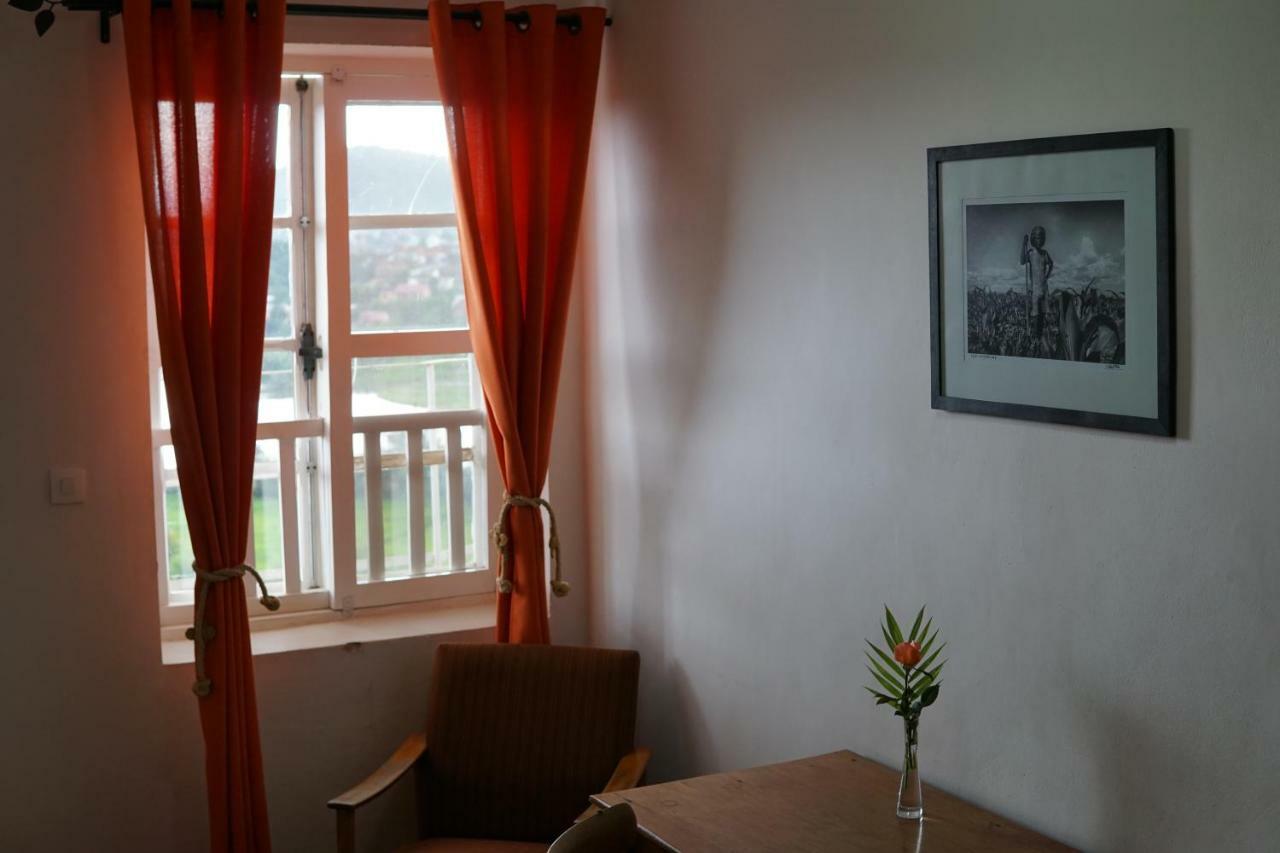 Lovasoa 4C Hotel Antsirabe Ngoại thất bức ảnh