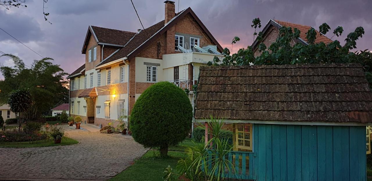 Lovasoa 4C Hotel Antsirabe Ngoại thất bức ảnh