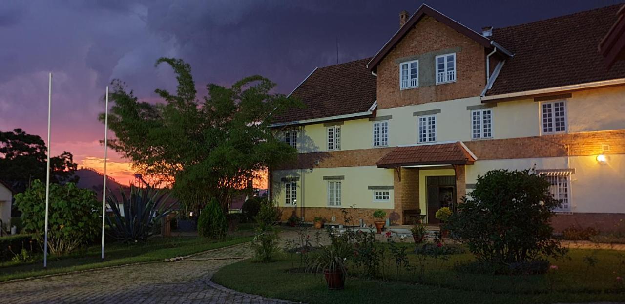 Lovasoa 4C Hotel Antsirabe Ngoại thất bức ảnh