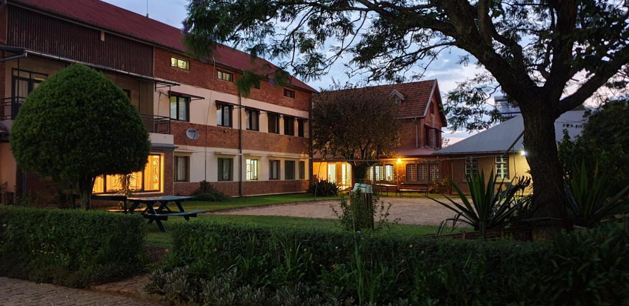 Lovasoa 4C Hotel Antsirabe Ngoại thất bức ảnh